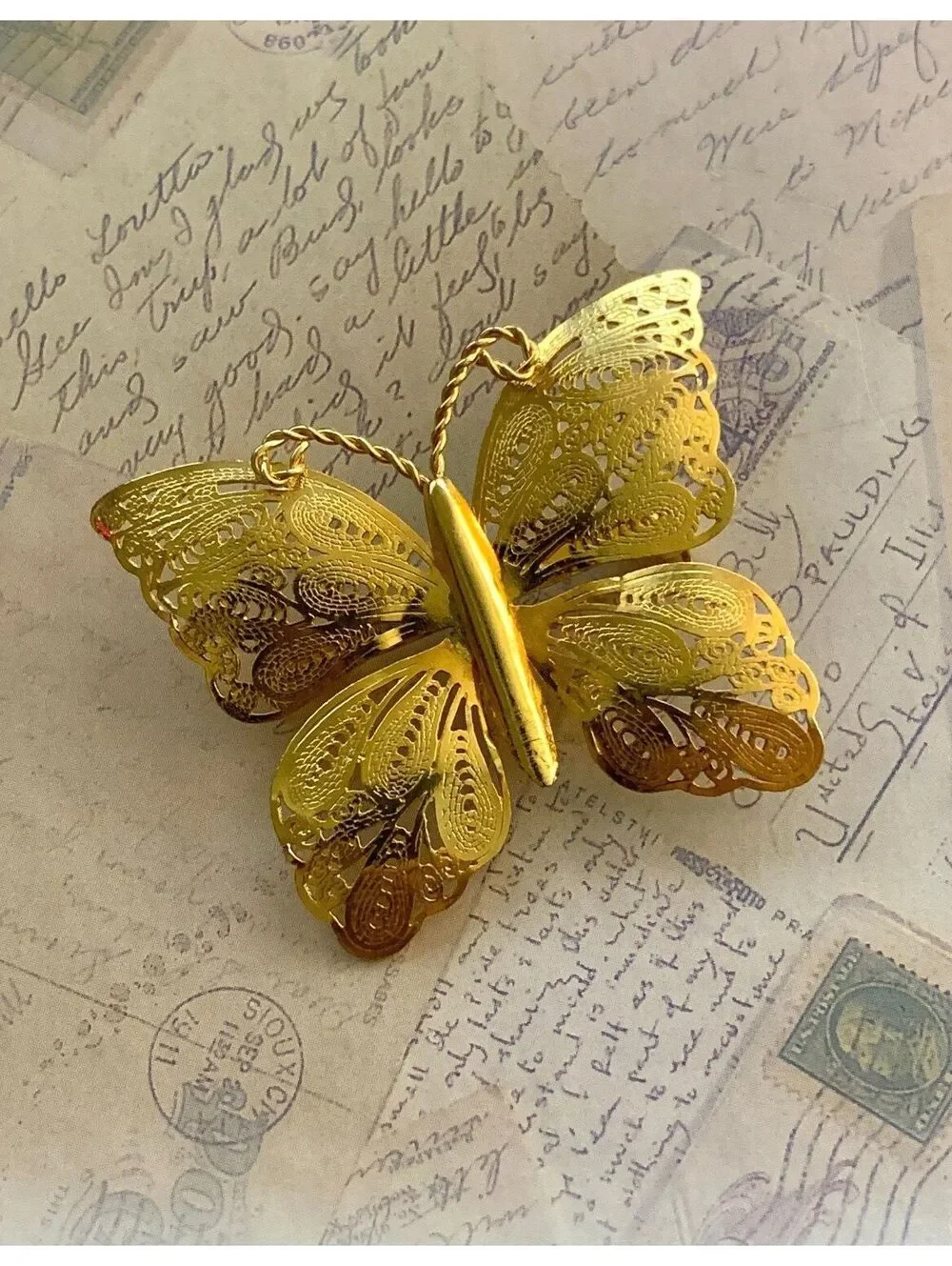 Vintage Golden Filigree Butterfly Brooch Pin - Elegant Statement Accessory